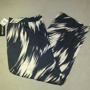 International concept women capris Size 16